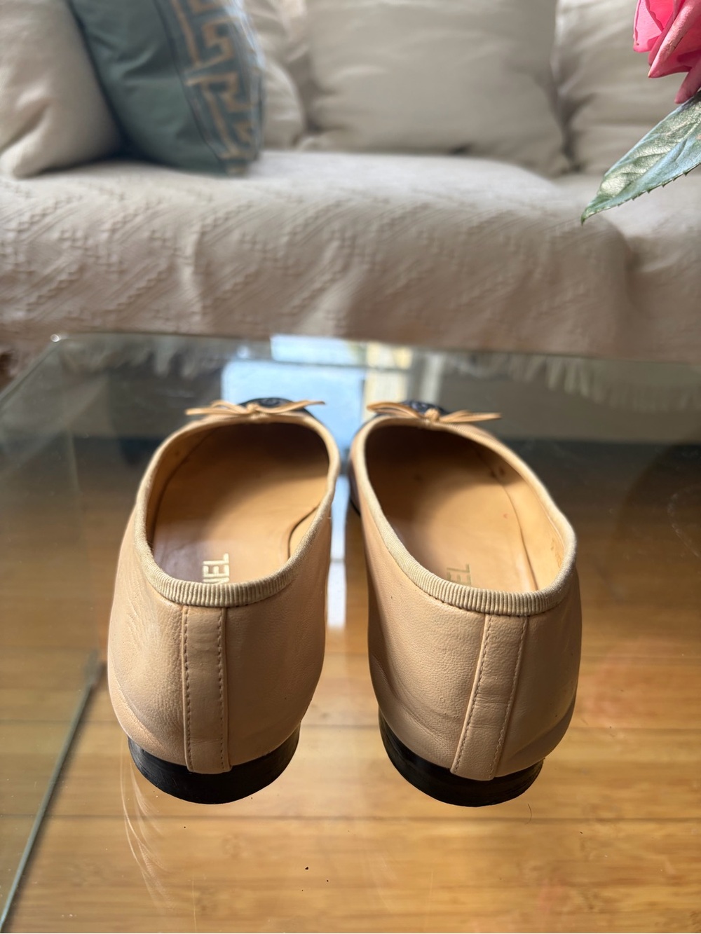 CHANEL Beige Leather Ballet
Flats with Black Cap authentic✨Size 38 Eur - Picture 11 of 11